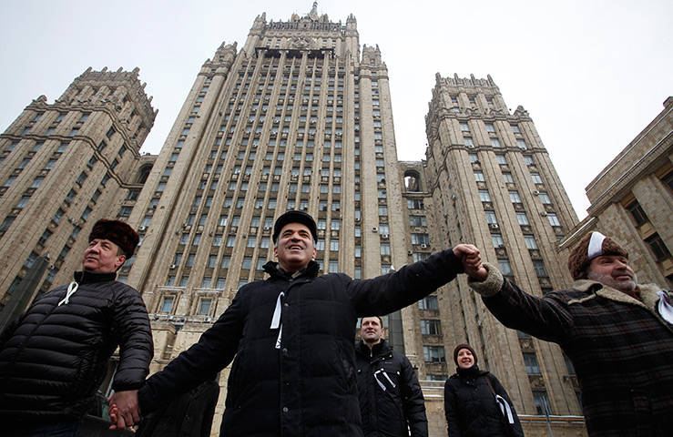 Anti-Putin protests: Garry Kasparov stands in front of the Russian Foreign Ministry building