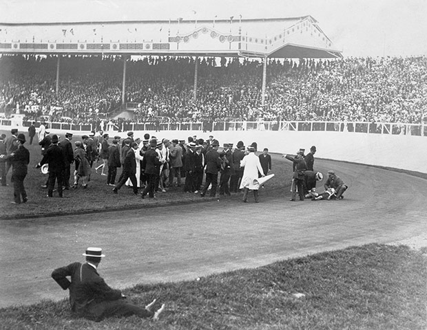 1908 Olympics: Dorando Pietri Collapsing