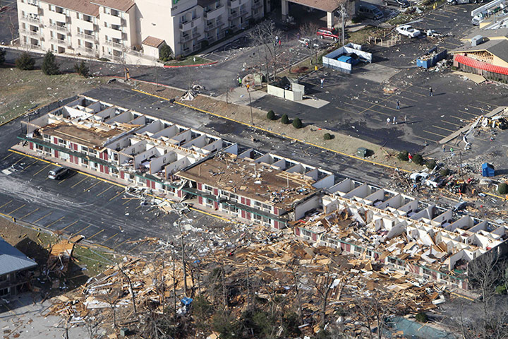 midwest-tornadoes: Storm damaged motel