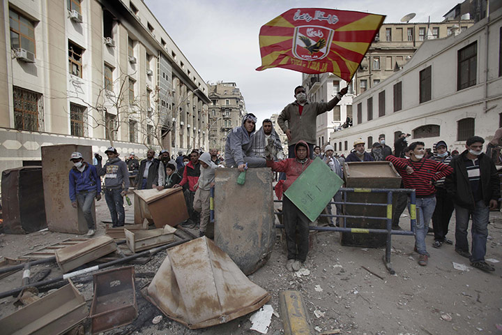 Egypt clashes: Protestors block the road near the Interior Ministry in Cairo