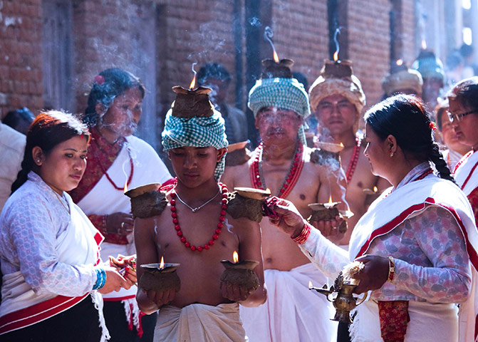 24 hours: Thechu. Nepal: Nepalese Hindu devotees in a parade for Swasthani festival