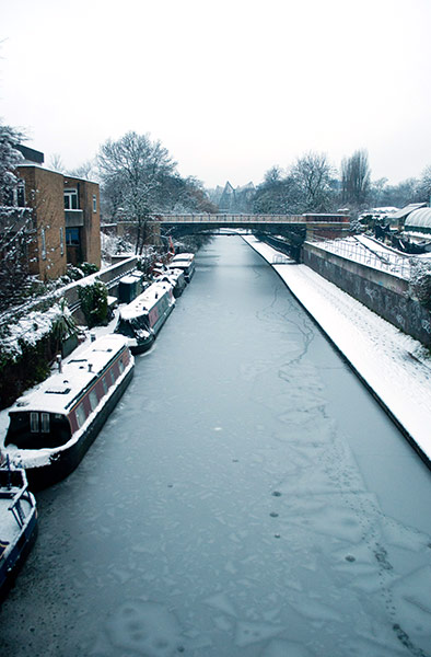 Readers snow pictures: Regents canal by Regents park in London