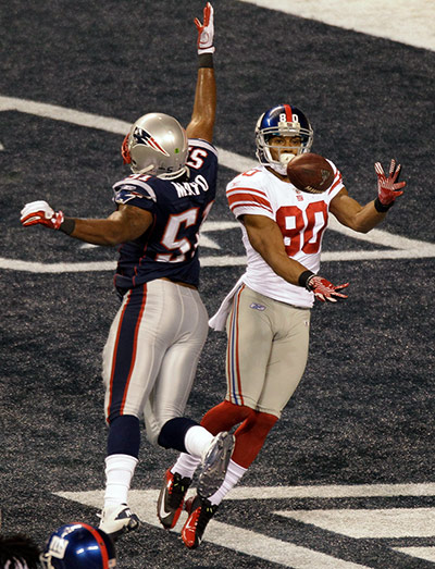 Super Bowl XLVI: VIctor Cruz makes a two-yard touchdown