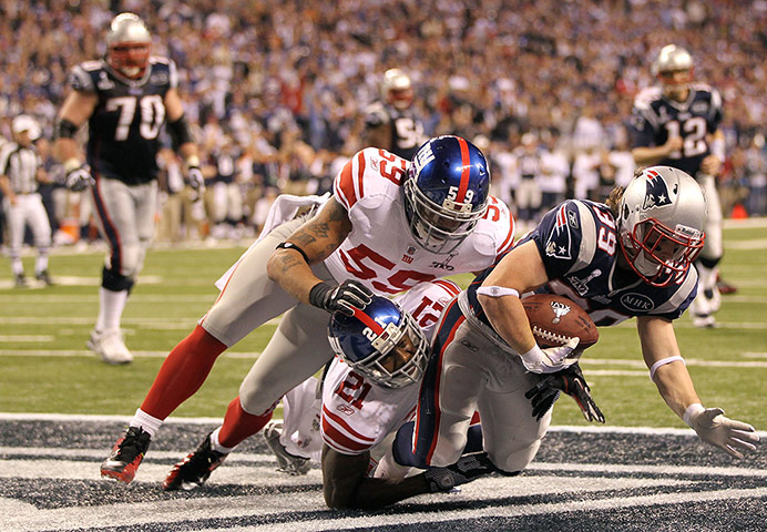 Superbowl: New England Patriots' Danny Woodhead catches a three yard touchdown pass