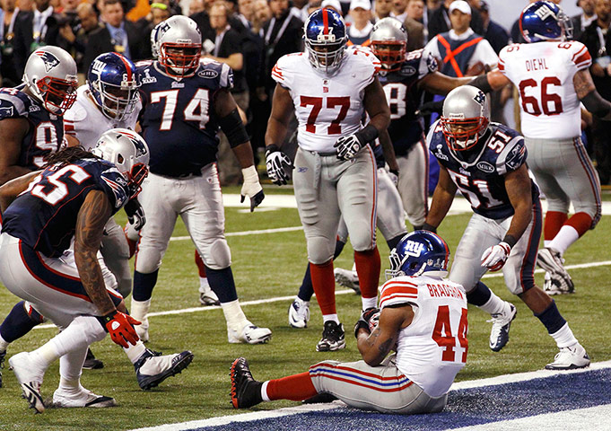 Superbowl replacements: New York Giants' Ahmad Bradshaw scores the game winning touchdown 