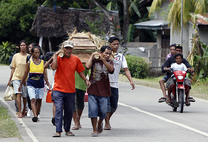 Philippines earthquake: Filipinos carry the coffin of their relative who was killed