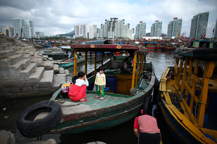 24 hours in pictures: Chinese children playing on their boats where they live with their family