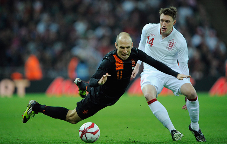 England v Holland: Robben dives under challenge of Jones
