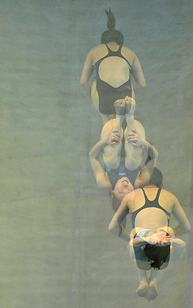 Best of the week: Jin Ok-kim of North Korea diving at the Women's 10m Platform Diveoff 