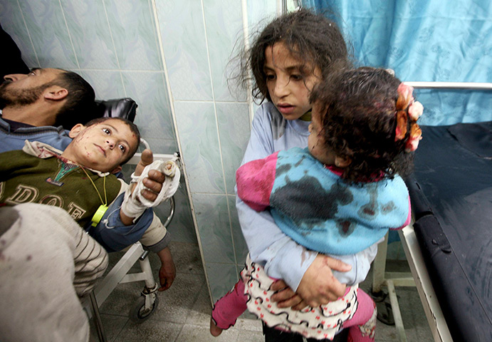 24 hours in pictures: wounded Palestinian children