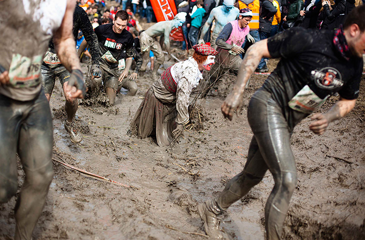 24 hours in pictures: contestants race through the mud