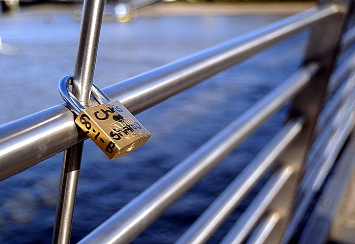 YesBut found objects: 5 Love Lock