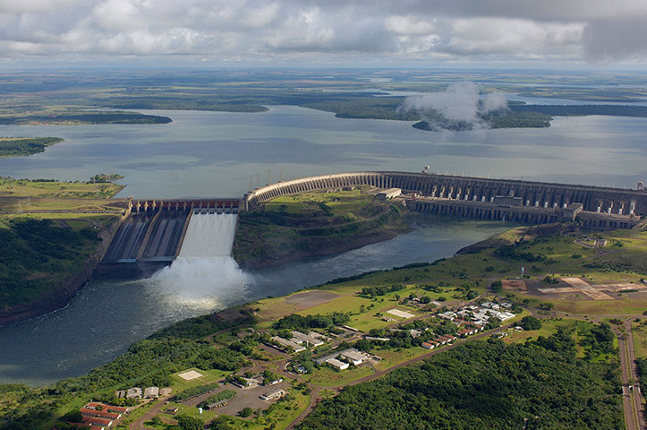 Dams: Itaipu Binational dam 