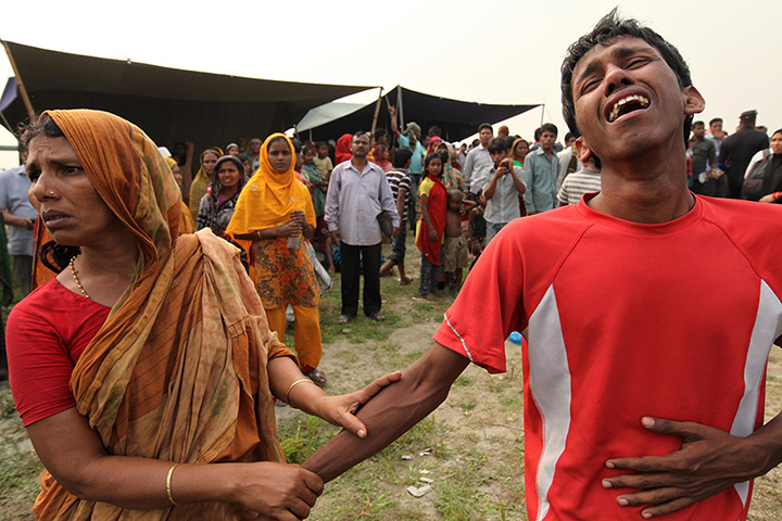 24 hours: Bangladesh: Relatives mourn their lost relative following a ferry accident