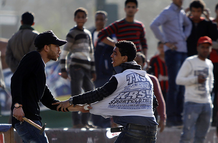 24 hours: Cairo, Egypt: Street vendors clash as they vie for space in Tahrir Square