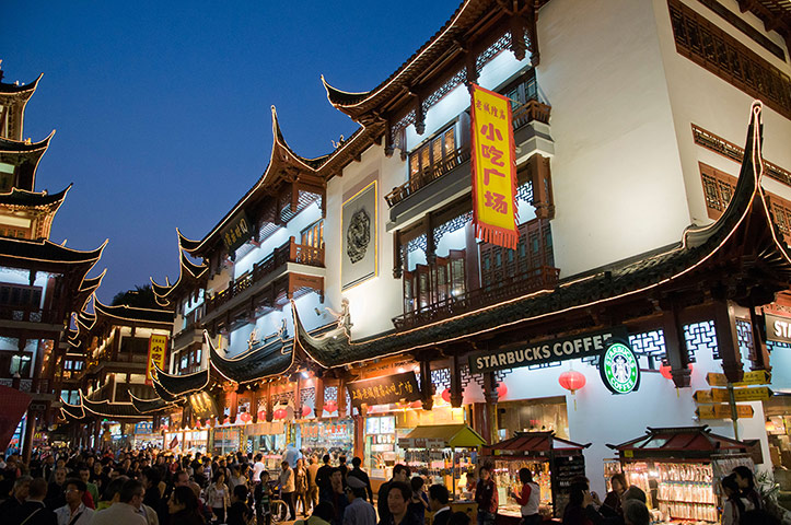 Unusual chain restaurants: Shoppers crowd Yuyuan Gardens and Bazaar at dusk, Shanghai, China
