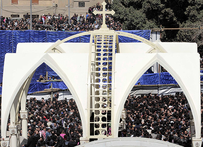 Pope Shenouda III: Egyptian Christians gather to mourn the death of Pope Shenouda III