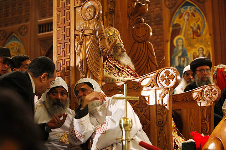Pope Shenouda: Mourners gather to pay their final respects