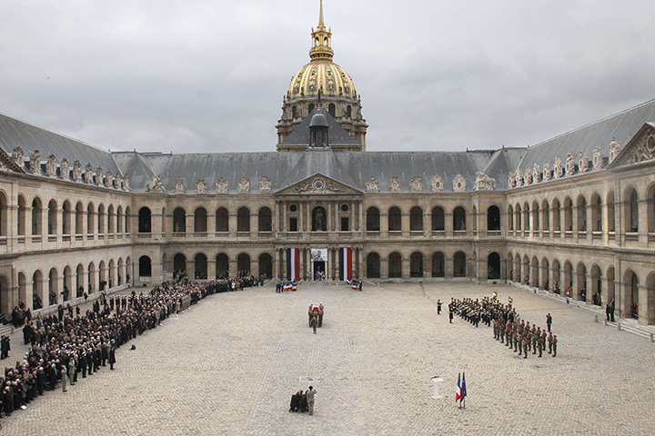 24 hours in pictures: Paris, France