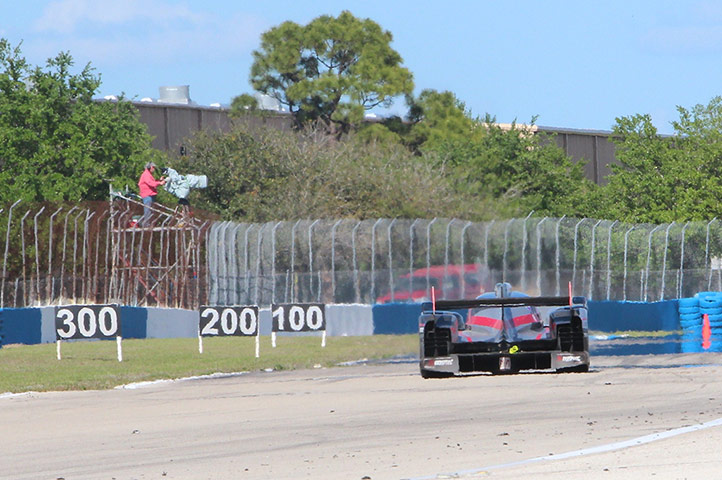 12 hours of Sebring : Braking zones for an Audi heading into turn 10.