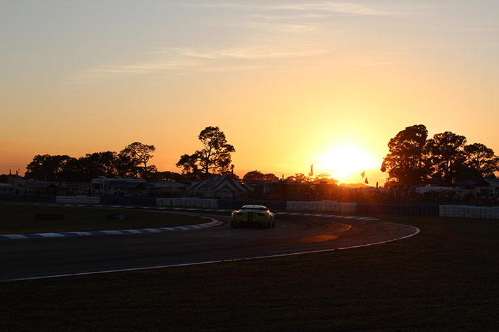 12 hours of Sebring : Sunset as the cars power into the night