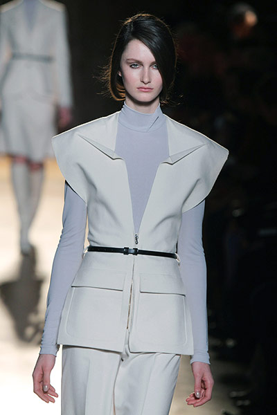 Paris Fashion: Roland Mouret: Runway - Paris Fashion Week 