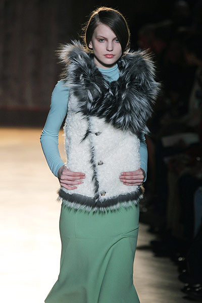Paris Fashion: Roland Mouret: Runway - Paris Fashion Week 