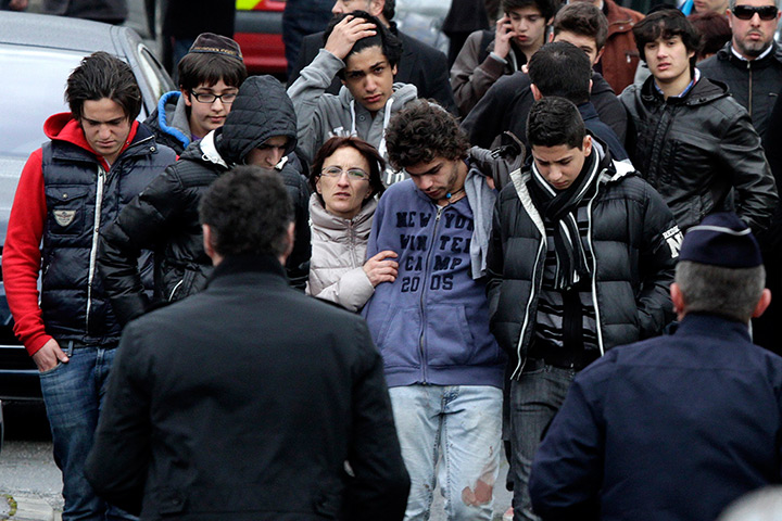 Toulouse shooting: Relatives and schoolchildren leave the Ozar Hatorah Jewish school 