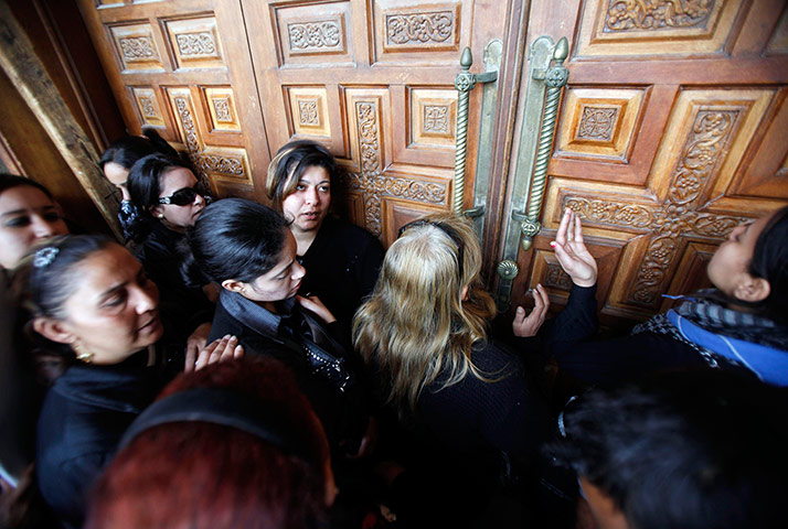 Pope Shenouda Funeral: Mourners gather at Saint Mark's cathedral in Cairo