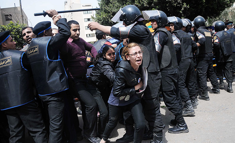 Pope Shenouda Funeral: An Egyptian woman reacts during the funeral of Pope Shenouda