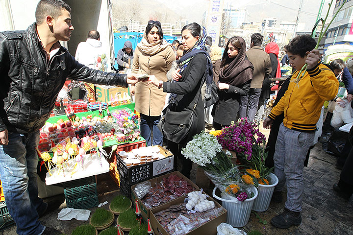 Nowruz: Iranians shop for Noruz, the Persian New