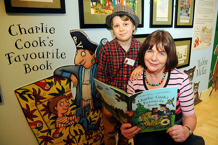 	Julia Donaldson images: Julia Donaldson reading Charlie Cook's Favouritte Book