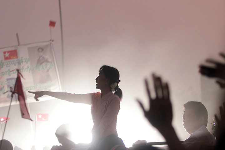 24 hours: Rangoon, Burma: Opposition leader Aung San Suu Kyi addresses supporters