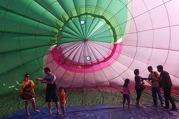 24 Hours: Jakarta, Indonesia: Visitors to Indonesian Hot Air Balloon festival