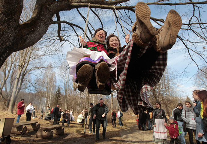 24 hours in pictures: traditional spring festival  in Belarus 