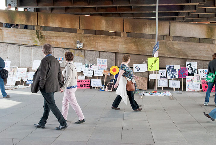 Placard gallery: Passersby at the exhibition space 