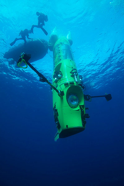 James Cameron: Deepsea Challenger submersible on its first test dive