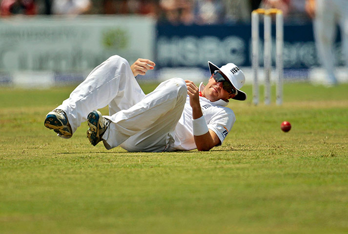 Sri Lanka v England day 1: Graeme Swann drops Mahela Jayawardene 