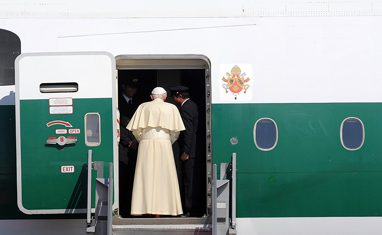 Pope in Cuba: Pope Benedict XVI boards a plane to Cuba, at Silao's international airport