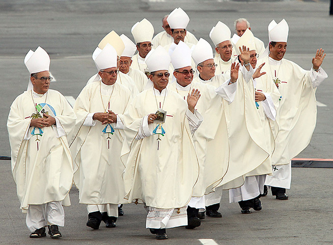 Pope in Cuba: Clergyman arrivefor mass in Antonio Maceo Revolution Square