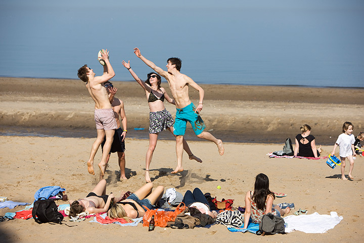 Weather UK: People play games on Portobello beach, Edinburgh