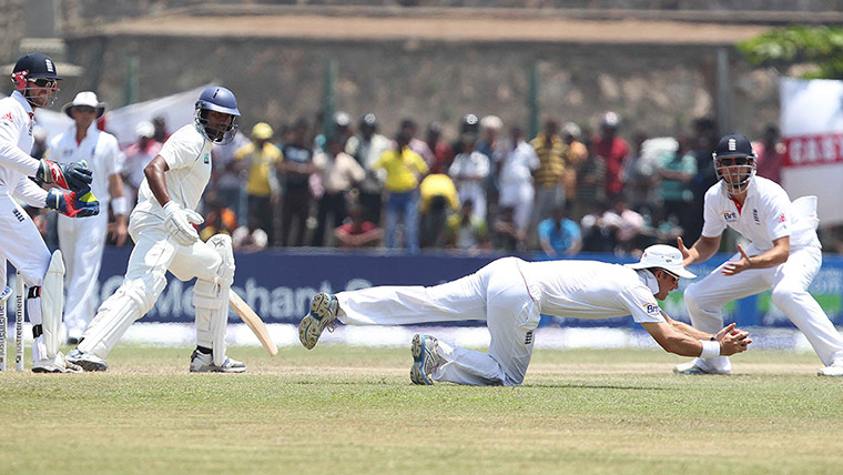 Sri Lanka v England day 3: Andrew Strauss takes the catch as Welegedara falls for 13