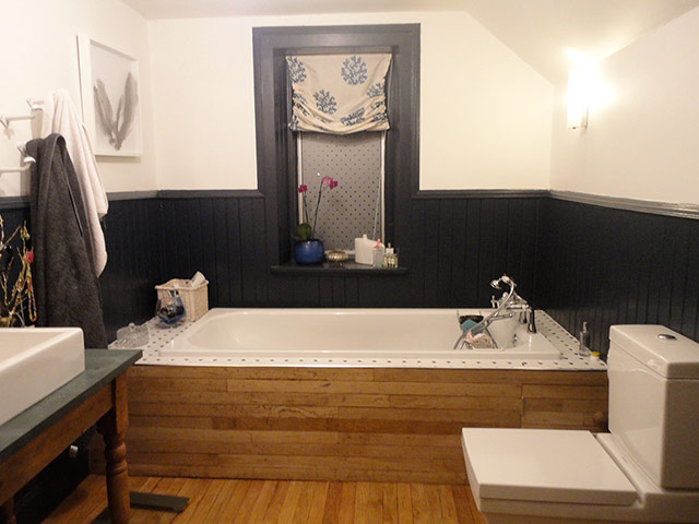 Karlyn Evans' home: Karlyn Evans' bathroom