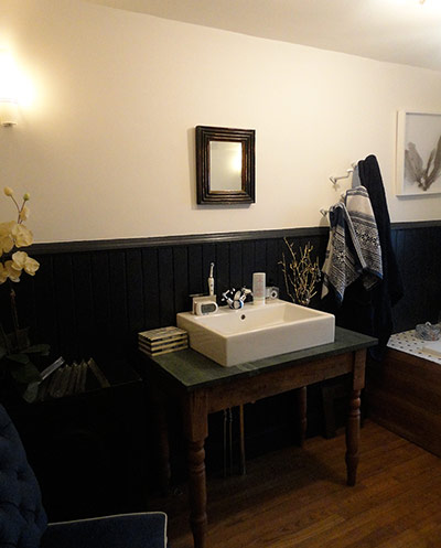 Karlyn Evans' home: Karlyn Evans' family bathroom