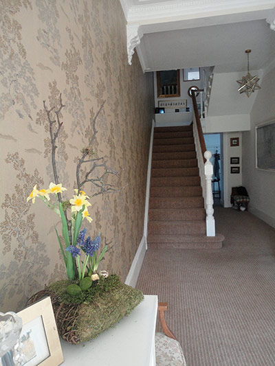 Karlyn Evans' home: Karlyn Evans' hallway