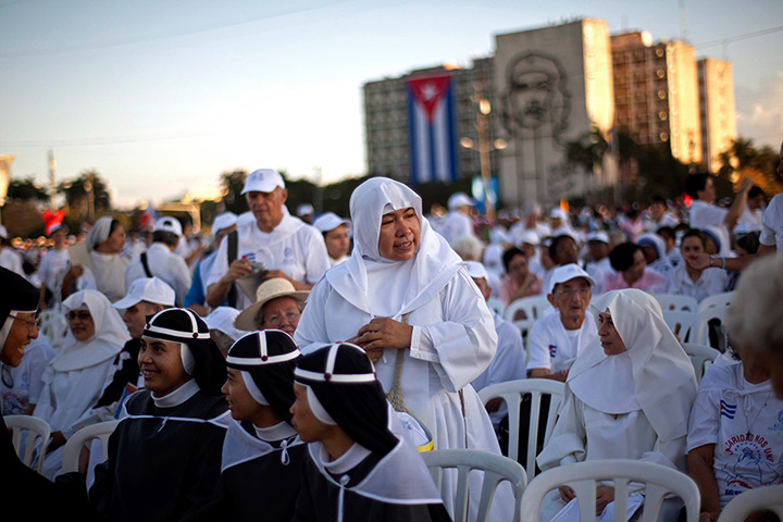 Pope in Cuba: Nuns wait as worshippers gather in Revolution Square