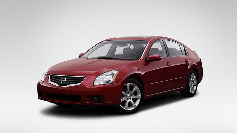 Hoaxes: 2008 Nissan Maxima 3.5 SE in Orange - Front angle view