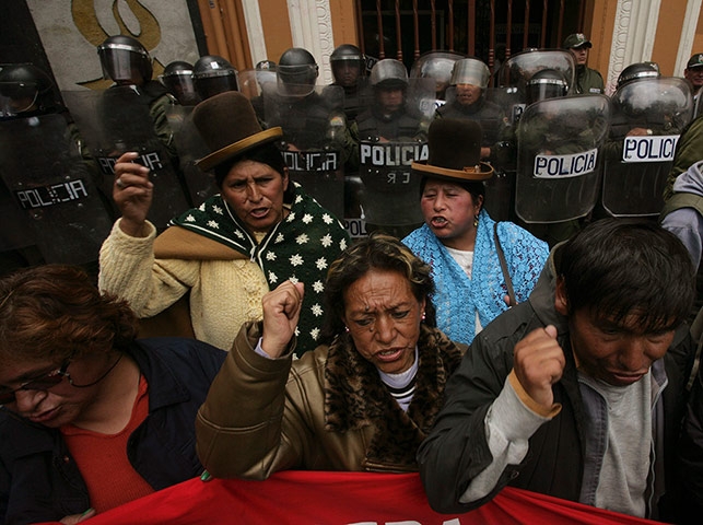 24 Hours: People protest in front of the Justice Ministry building in Bolivia