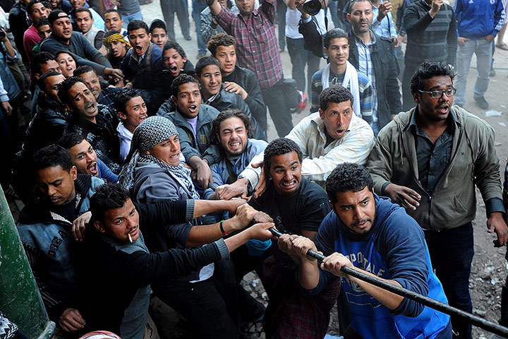 24 hours: Egypt barrier demolition