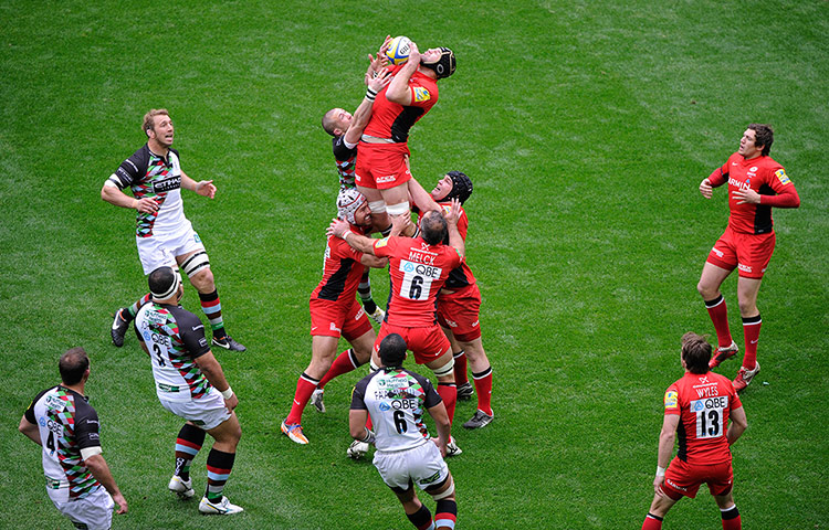 Saracen v Harlequins : Steve Borthwick wins lineout ball for Saracens